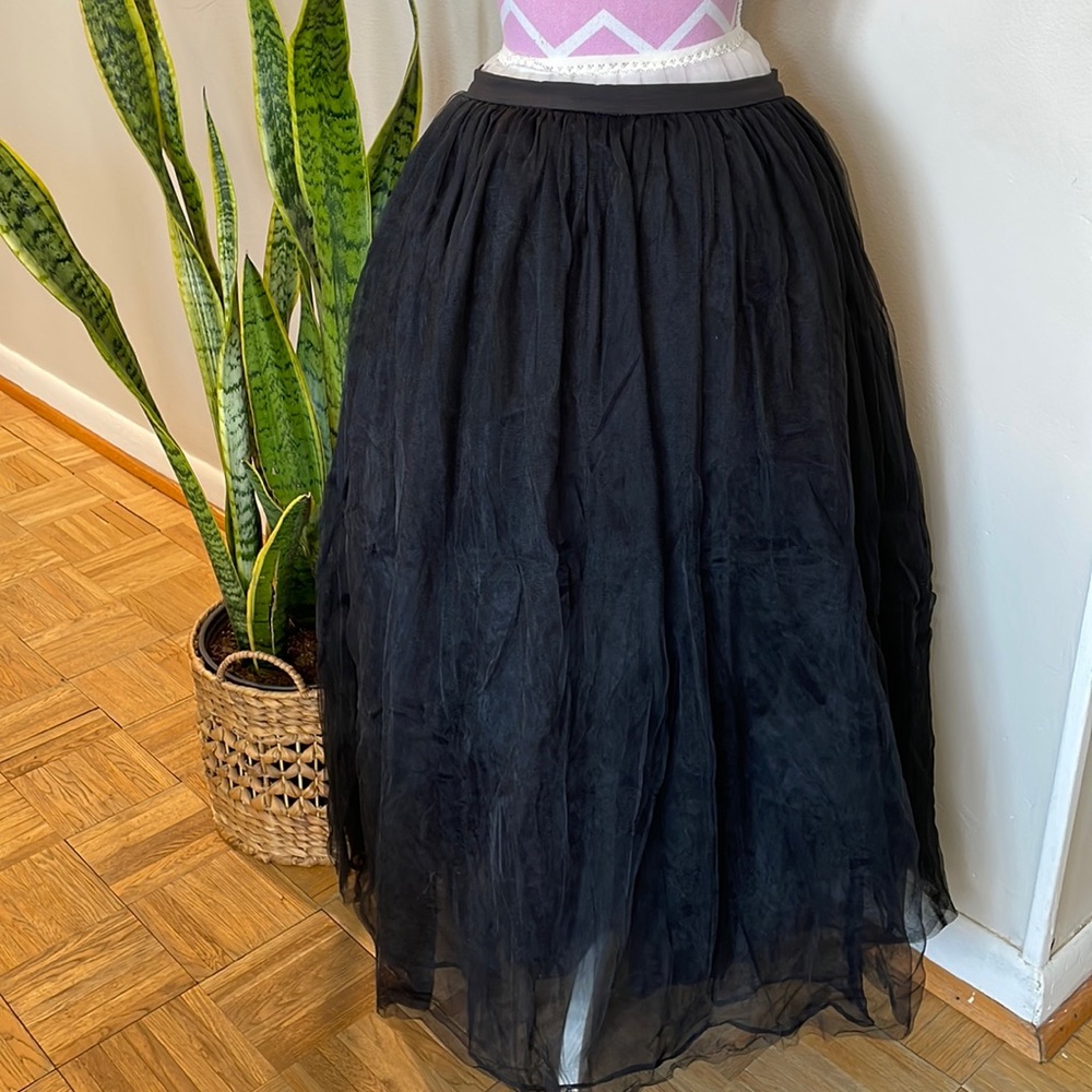 Lulus Size small back tulle midi skirt